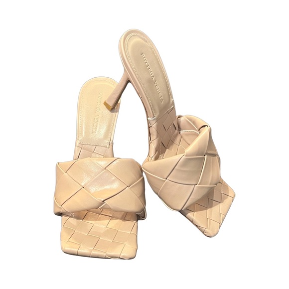 New BOTTEGA VENETA
Lido intrecciato leather mules size 36 - Picture 2 of 8